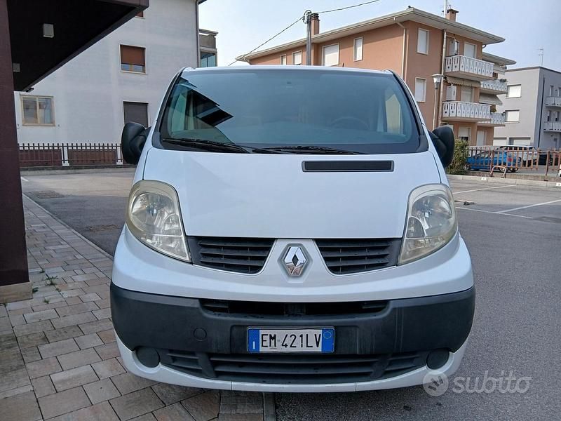 Usata Renault Trafic Black Edition 116 CV (85 kW) 2012 Bianco Monovolume