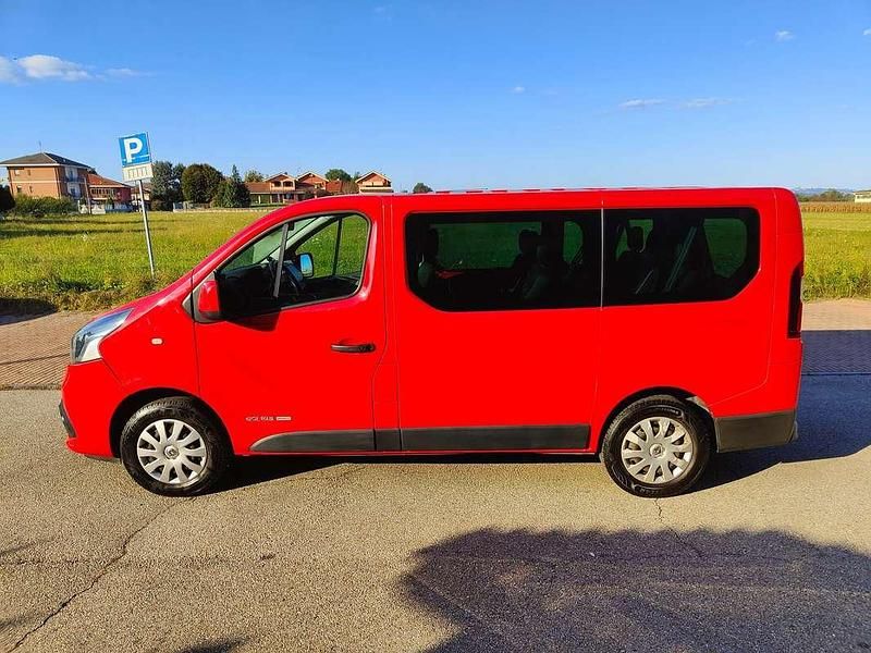 Usata Renault Trafic 145 CV (106 kW) 2015 Rosso Monovolume