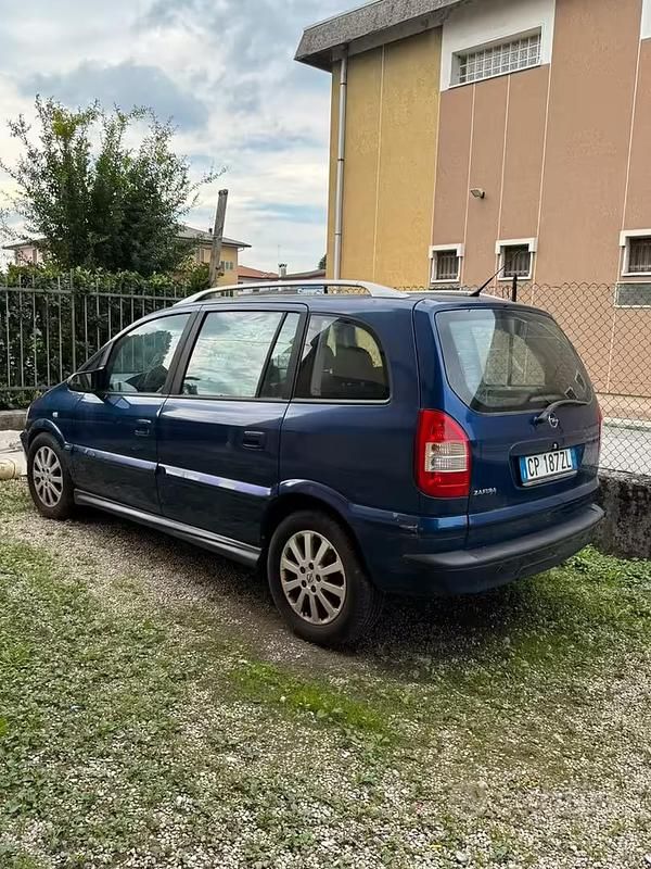 Usata Opel Zafira 97 CV (71 kW) 2004 Monovolume