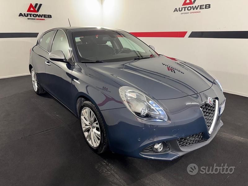 Usata Alfa Romeo Giulietta Super 120 CV (88 kW) 2016 Blu/azzurro Utilitaria