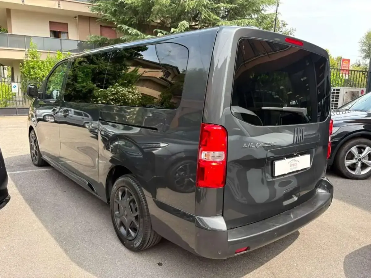 Usata Fiat Ulysse 130 kW (177 CV) 2025 Grigio scuro Monovolume