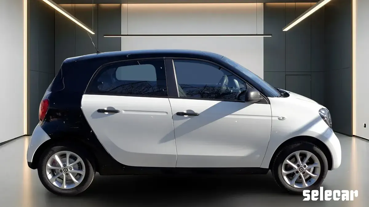 Usata Smart ForFour 71 CV (52 kW) 2019 B4 bianco Utilitaria