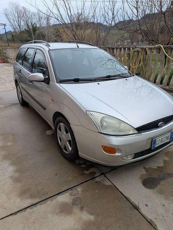 Usata Ford Focus Ambiente 90 CV (66 kW) 2000 Station wagon