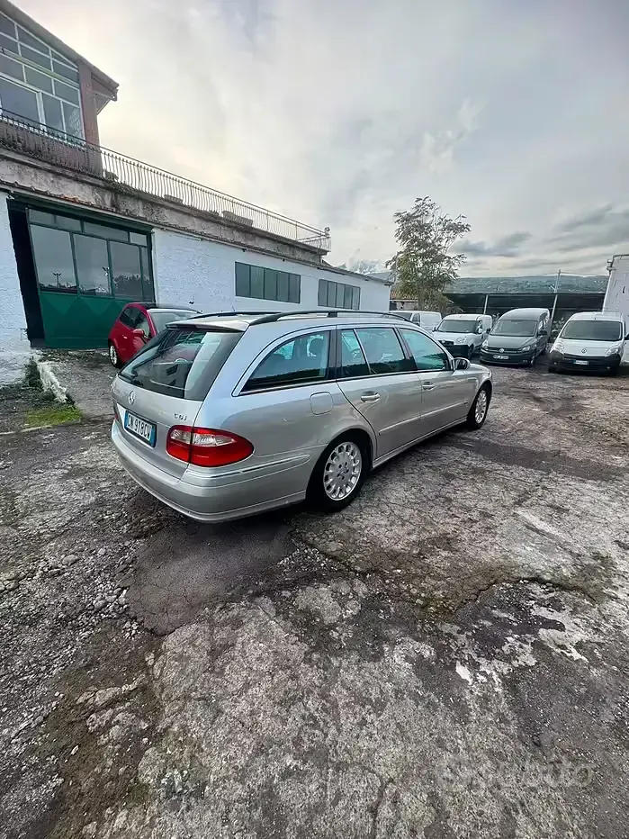 Usata Mercedes E270 Avantgarde 177 CV (130 kW) 2004 Grigio Station wagon