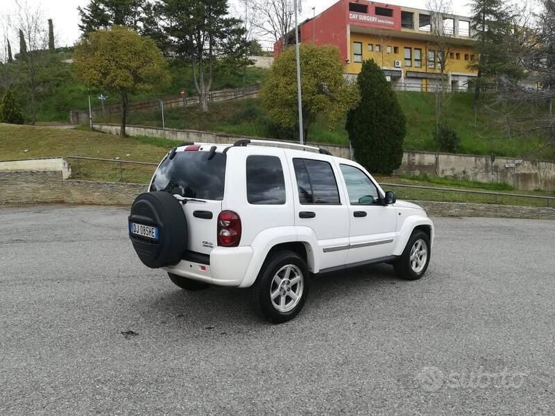 Usata Jeep Cherokee 163 CV (119 kW) 2007 SUV