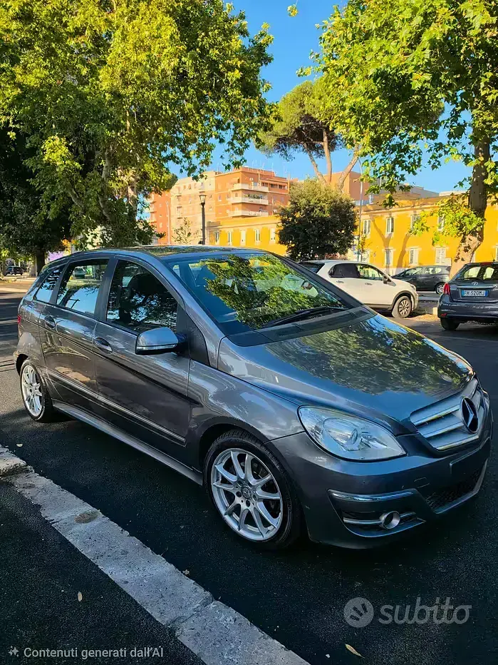 Usata Mercedes B180 109 CV (80 kW) 2010 Grigio Monovolume