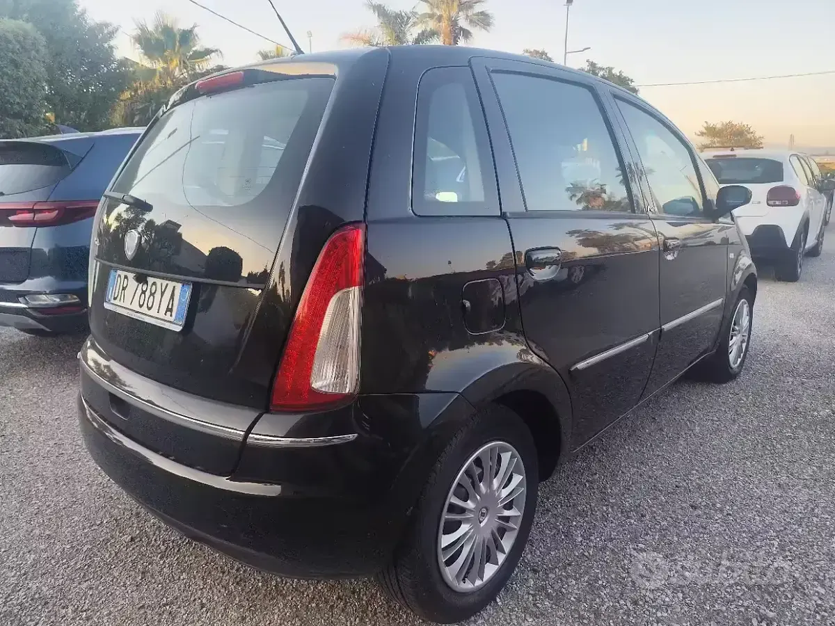 Usata Lancia Musa 77 CV (56 kW) 2008 Nero Monovolume