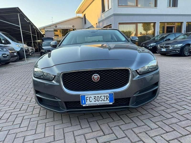 Usata Jaguar XE Portfolio 163 CV (119 kW) 2016 Grigio Berlina