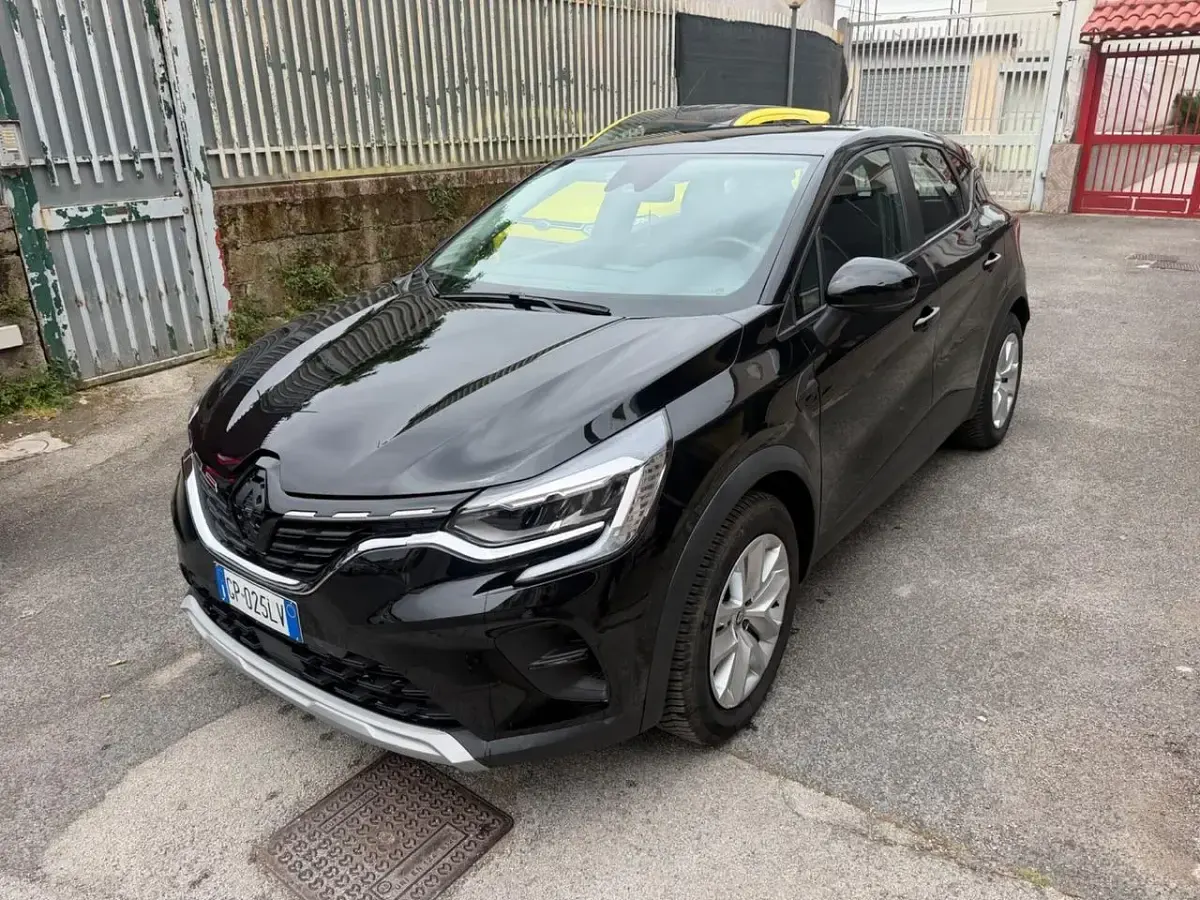 Second-hand Renault Captur Techno 140 CP (102 kW) 2023 Negru SUV