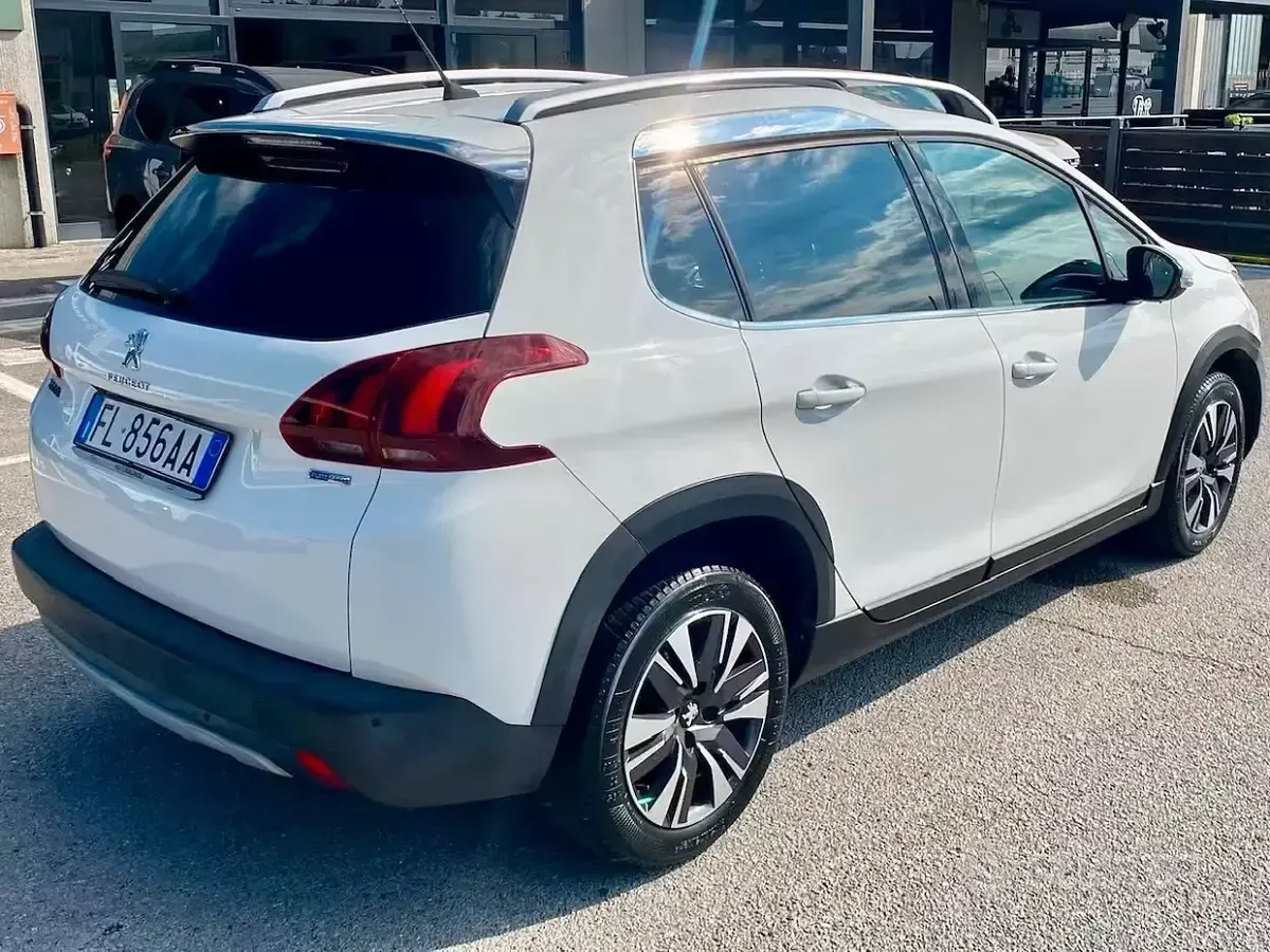 Usata Peugeot 2008 82 CV (60 kW) 2017 Bianco SUV