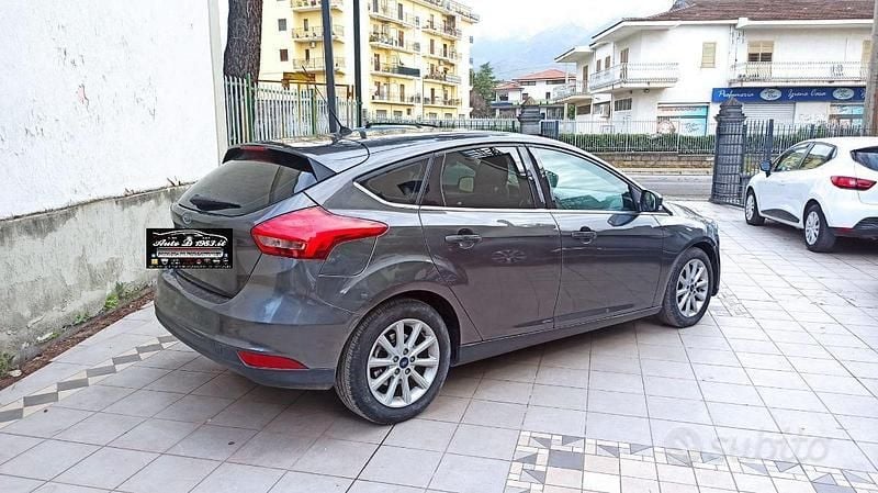 Usata Ford Focus Titanium 115 CV (84 kW) 2015 Grigio Utilitaria