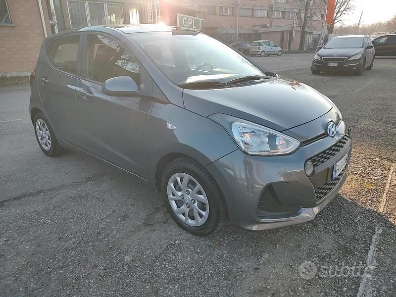 Usata Hyundai i10 Advanced 65 CV (47 kW) 2019 Grigio Utilitaria