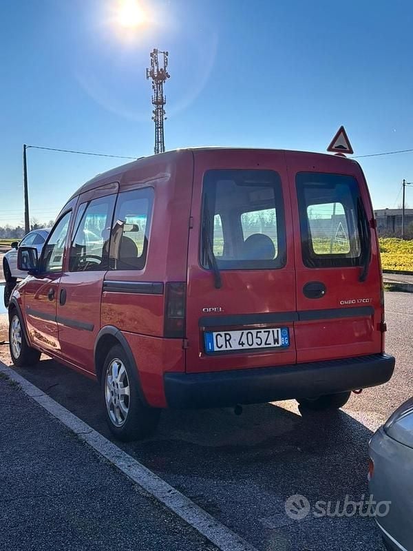 Usata Opel Combo 73 CV (53 kW) 2004 Rosso Monovolume