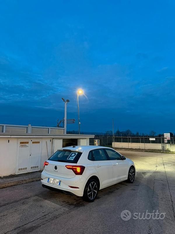 Usata VW Polo 95 CV (69 kW) 2023 Bianco Utilitaria
