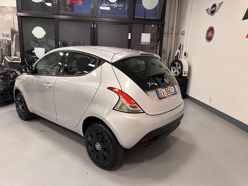 Usata Lancia Ypsilon 80 CV (58 kW) 2014 Argento Utilitaria