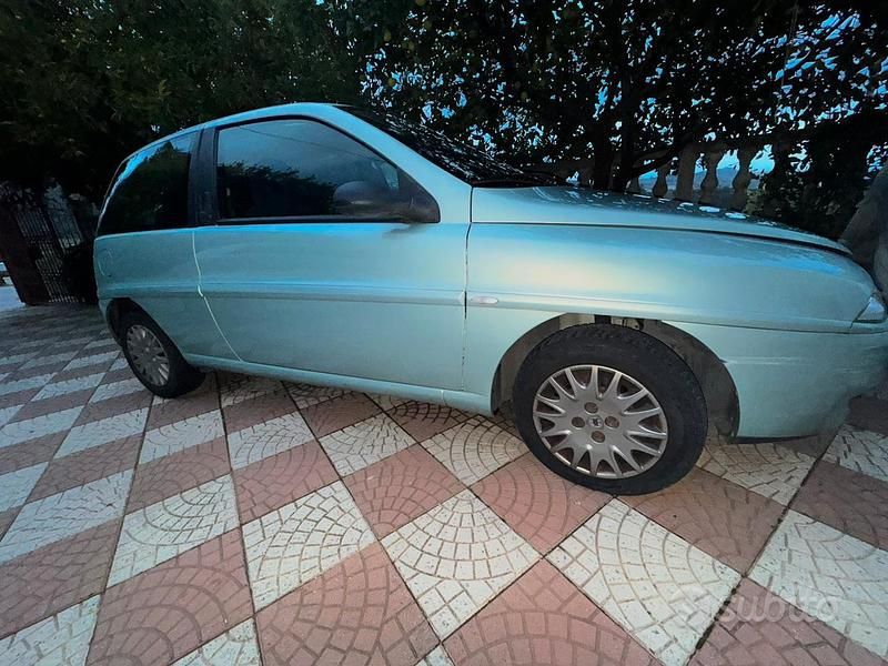 Usata 2002 Lancia Ypsilon Due volumi | 1300 € (Super prezzo) - Immagine 1/4