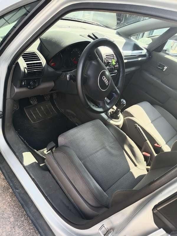 Usata Audi A2 Ambiente 75 CV (55 kW) 2002 Argento Utilitaria