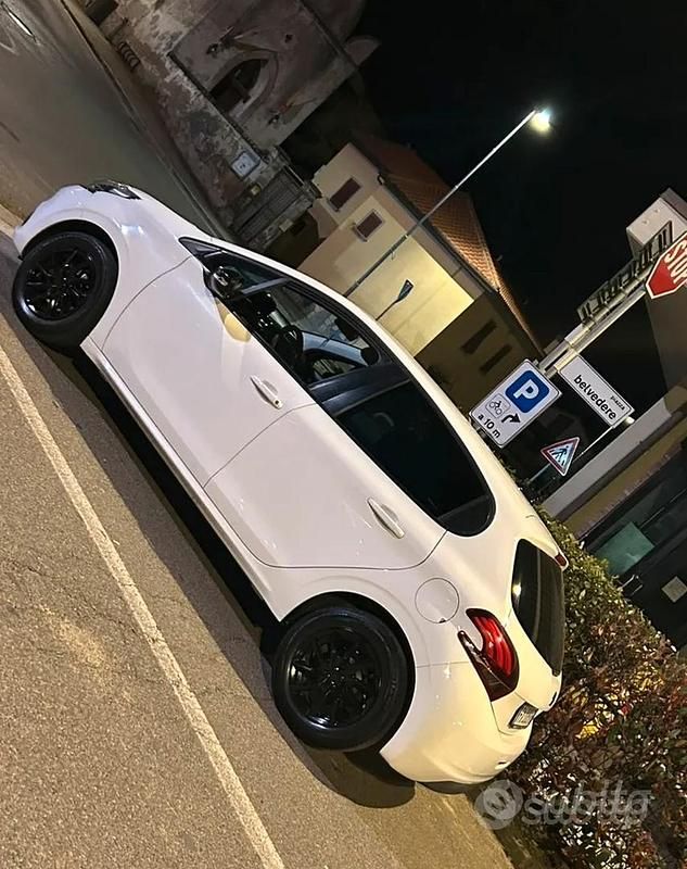 Usata Peugeot 208 102 CV (75 kW) 2019 Bianco Utilitaria
