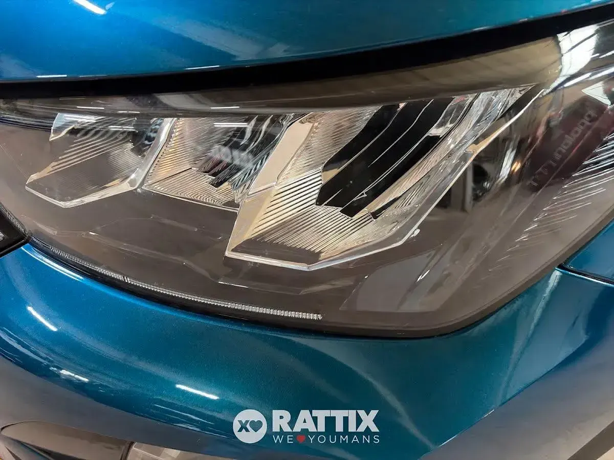 Usata Peugeot 2008 Allure 102 CV (75 kW) 2025 Blu SUV