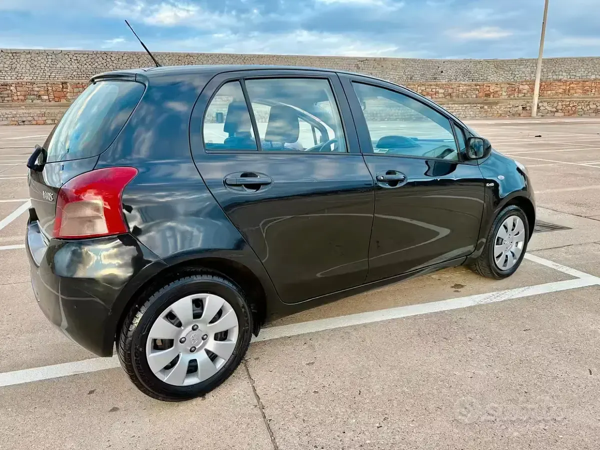 Usata Toyota Yaris 2007 Nero Utilitaria