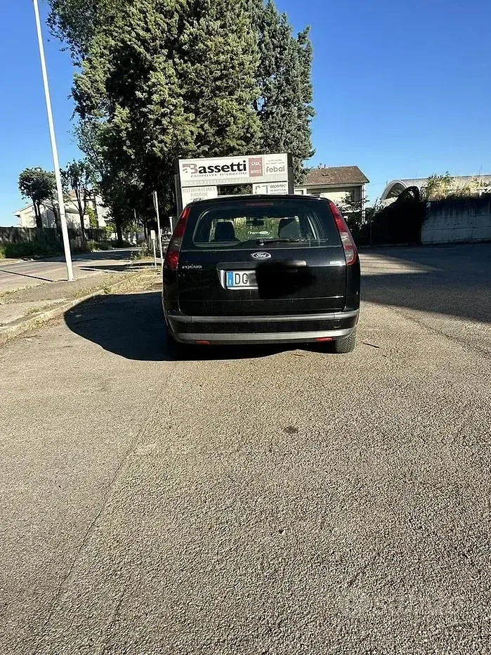 Usata Ford Focus 90 CV (66 kW) 2007 Nero Station wagon