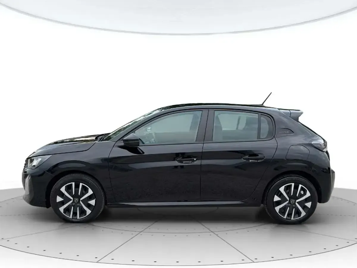 Usata Peugeot 208 Style 101 CV (74 kW) 2025 Nero perla Utilitaria