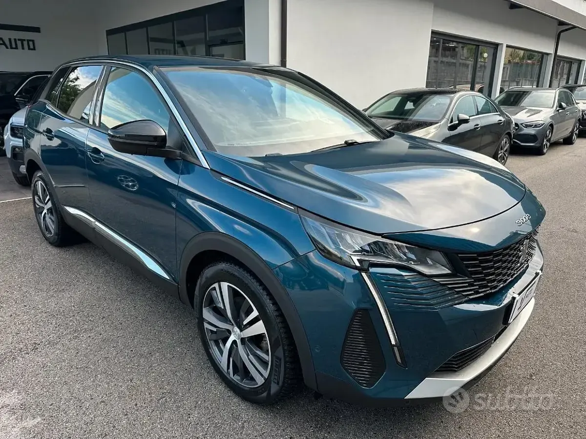 Usata Peugeot 3008 Allure 131 CV (96 kW) 2023 Blue celebes metallizzato SUV