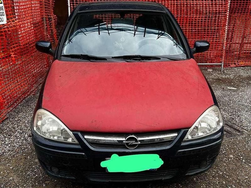 Usata Opel Corsa Club 75 CV (55 kW) 2004 Berlina