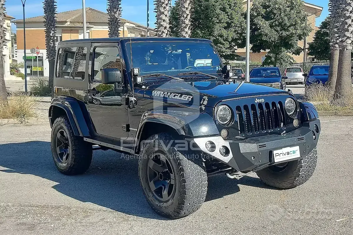 Usata Jeep Wrangler Sahara 200 CV (147 kW) 2012 Nero SUV
