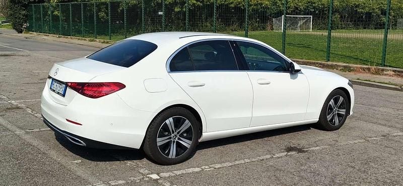 Usata Mercedes C180 Avantgarde 170 CV (125 kW) 2024 149 unilack polarweiss Berlina