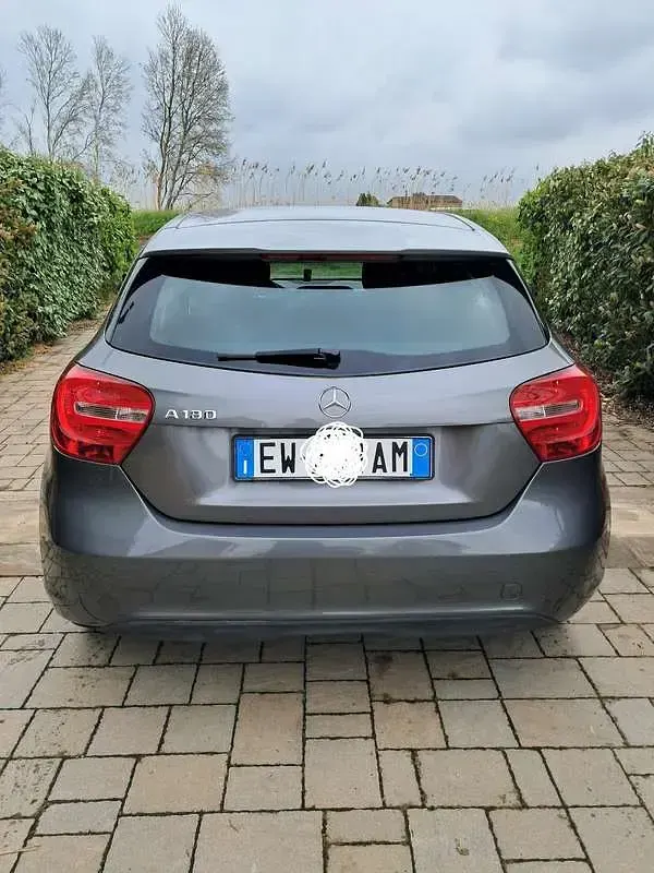 Usata Mercedes A180 Executive 122 CV (89 kW) 2014 Grigio Berlina