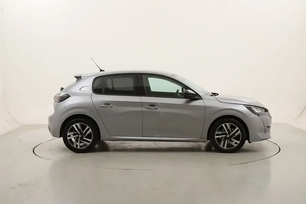 Usata Peugeot 208 Allure 101 CV (74 kW) 2022 Utilitaria