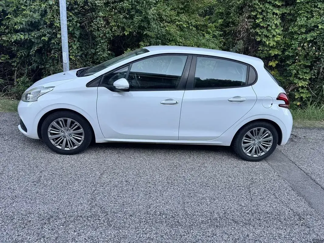 Usata Peugeot 208 Active 82 CV (60 kW) 2015 Utilitaria