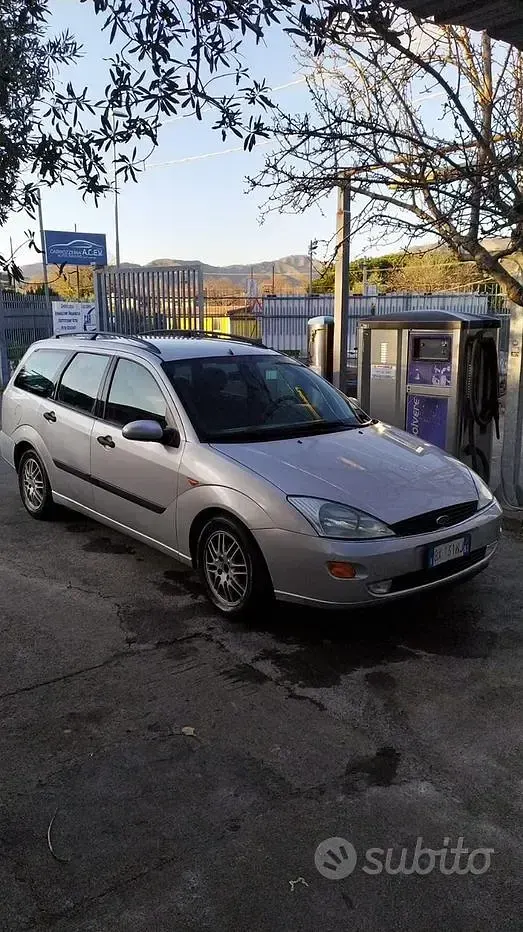 Usata Ford Focus 116 CV (85 kW) 2001 Grigio Station wagon