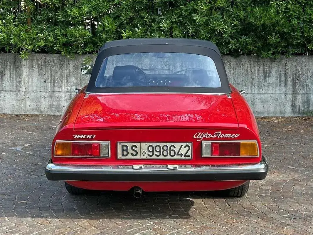 Usata Alfa Romeo Spider 110 CV (80 kW) 1972 Rosso Cabrio