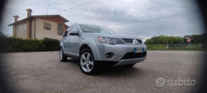 Usata Mitsubishi Outlander Invite 140 CV (102 kW) 2008 Grigio SUV