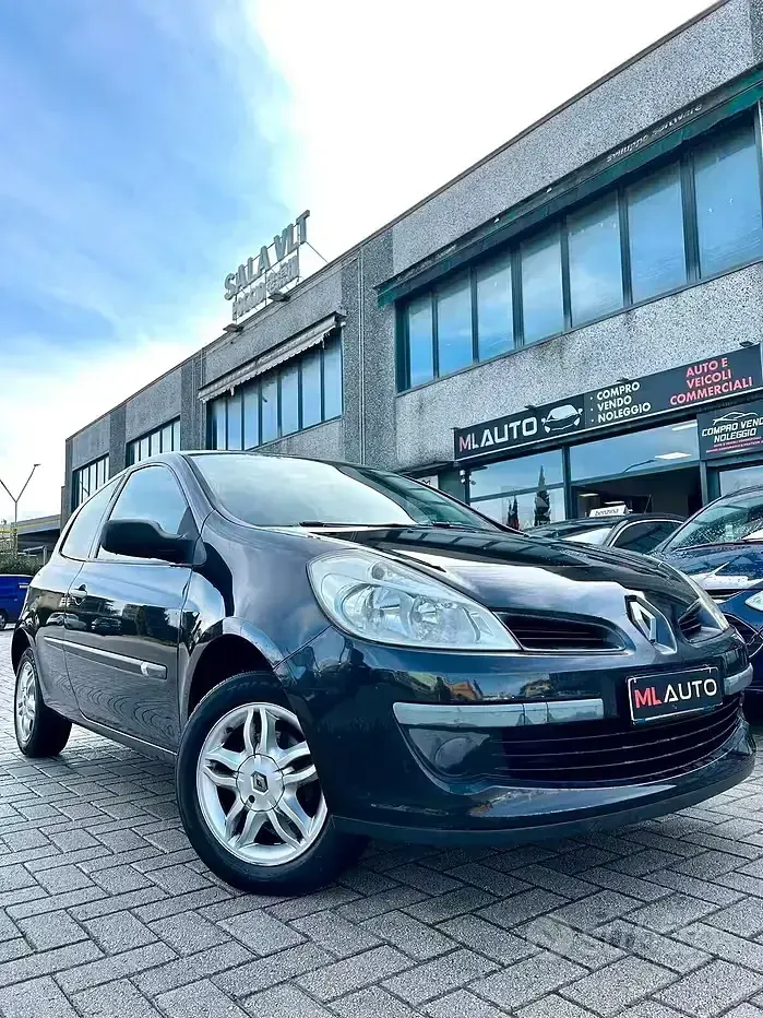 Usata Renault Clio II Dynamique 75 CV (55 kW) 2006 Berlina