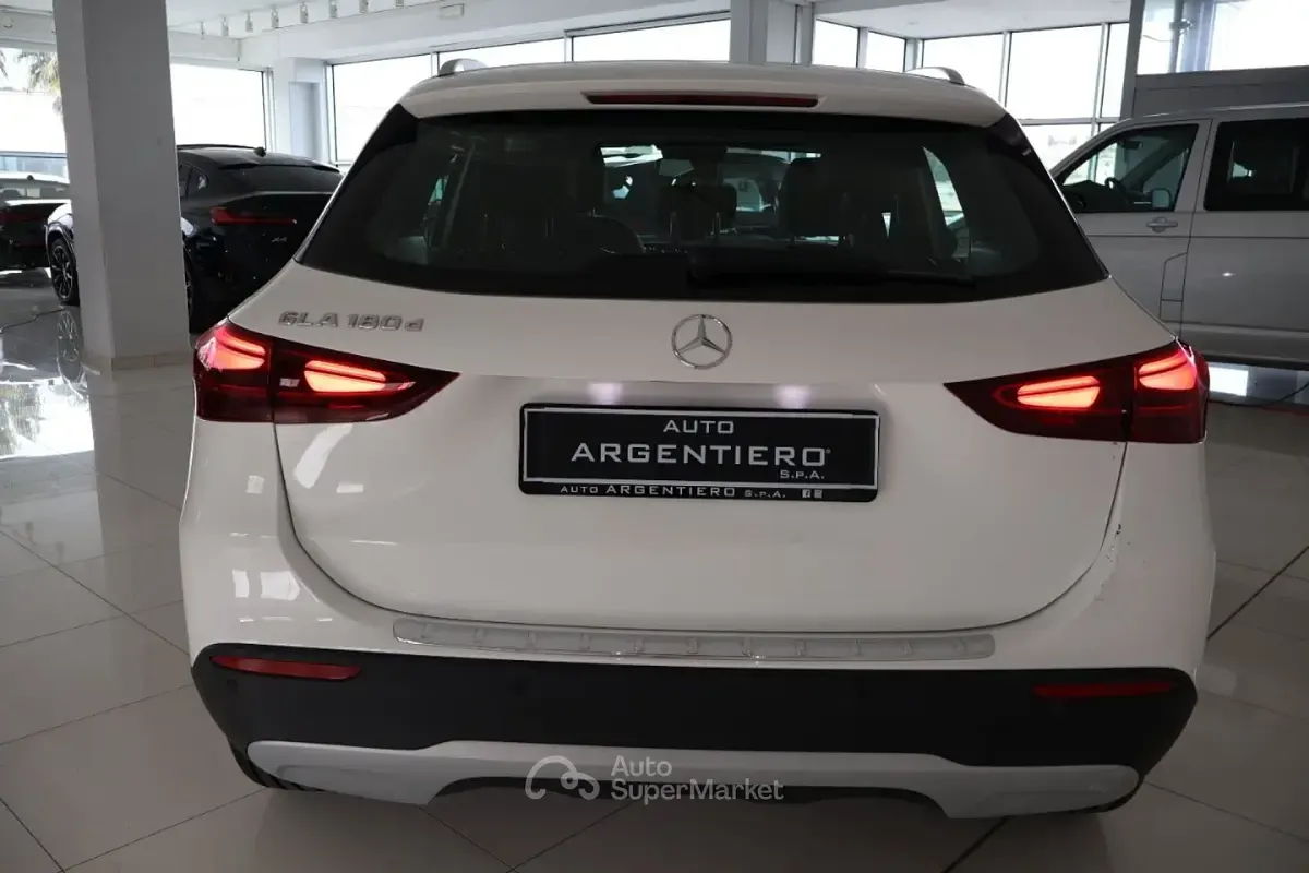 Begagnad Mercedes GLA180 Advanced 116 HK (85 kW) 2025 Vit SUV