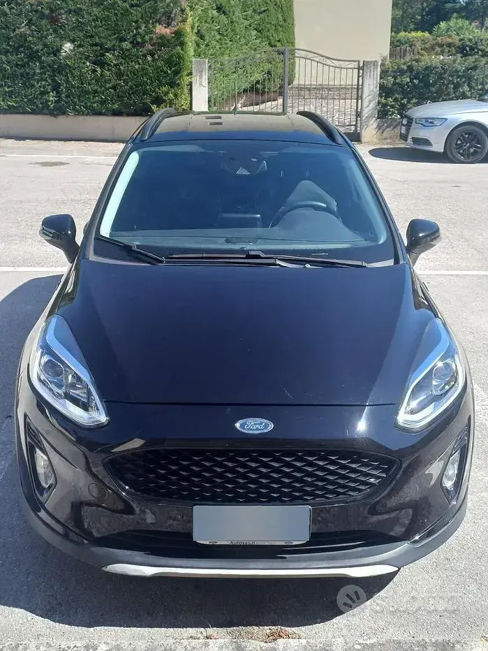 Usata Ford Fiesta Active 86 CV (63 kW) 2018 Nero Utilitaria