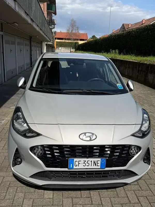 Usata Hyundai i10 67 CV (49 kW) 2021 Argento Utilitaria