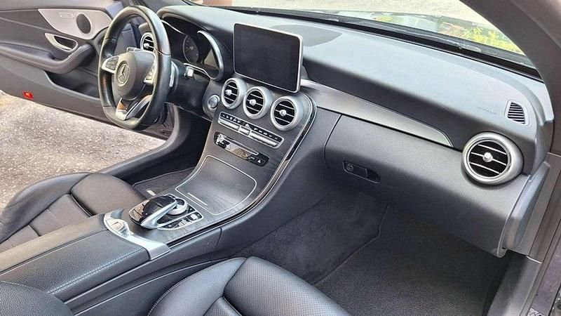 Usata Mercedes C220 AMG 170 CV (125 kW) 2018 Blu Cabrio