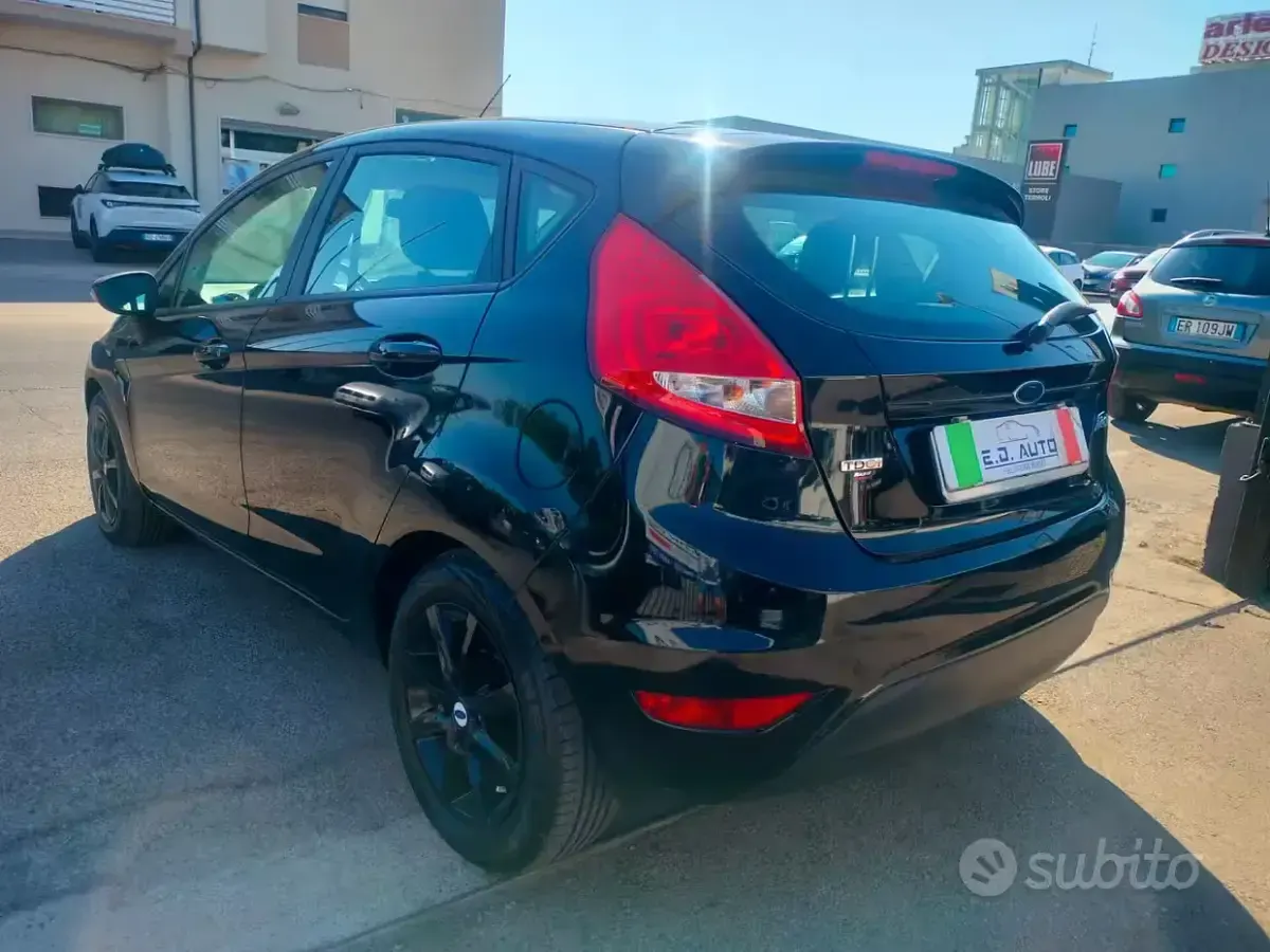 Usata Ford Fiesta Titanium 68 CV (50 kW) 2010 Nero Berlina
