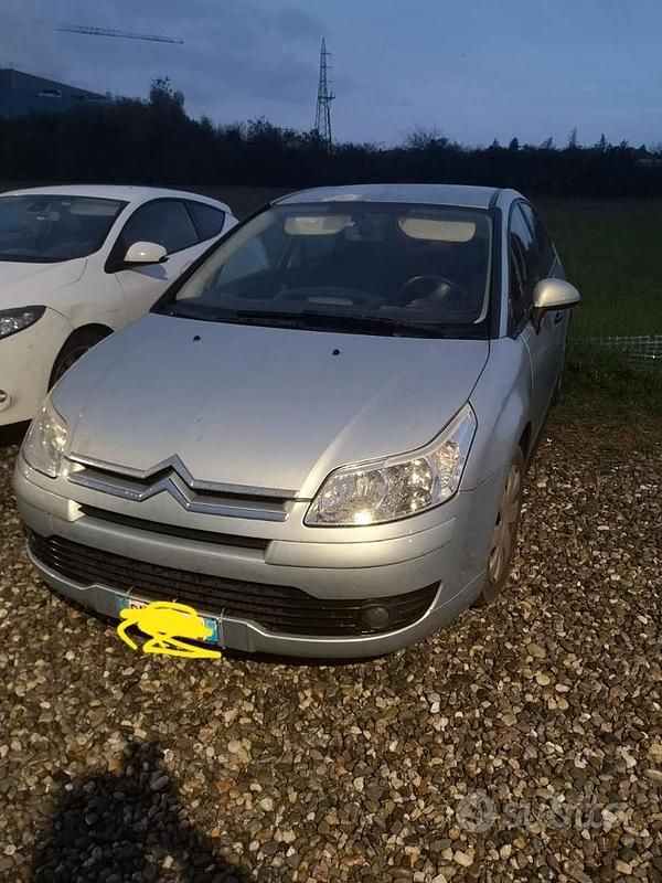 Usata 2006 Citroën C4 Tre volumi | 2000 € (Buon prezzo) - Immagine 1/4