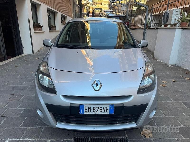 Usata Renault Clio IV Dynamique 75 CV (55 kW) 2014 Grigio Utilitaria