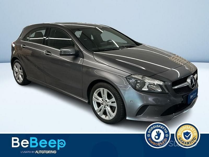 Usata Mercedes A180 122 CV (89 kW) 2015 Grigio metallizzato Berlina
