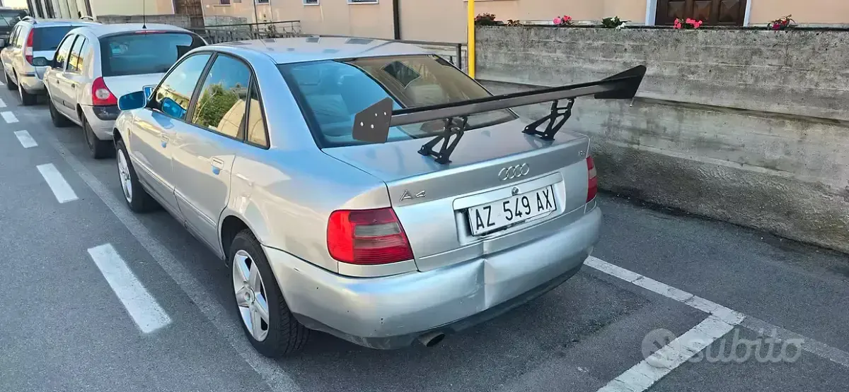 Usata Audi A4 125 CV (91 kW) 1998 Grigio Berlina