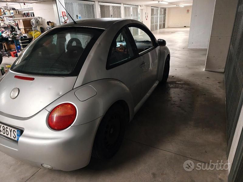 Usata VW Beetle 102 CV (75 kW) 2001 Grigio Utilitaria