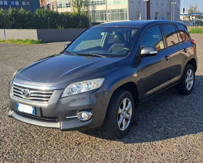 Usata Toyota RAV4 150 CV (110 kW) 2011 Grigio SUV