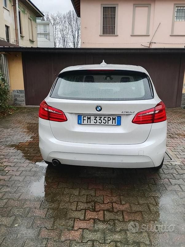 Usata BMW 218 Active Tourer Advantage 150 CV (110 kW) 2017 Bianco Monovolume