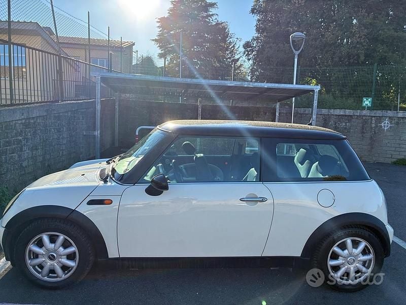 Usata Mini Cooper 116 CV (85 kW) 2003 Bianco Utilitaria